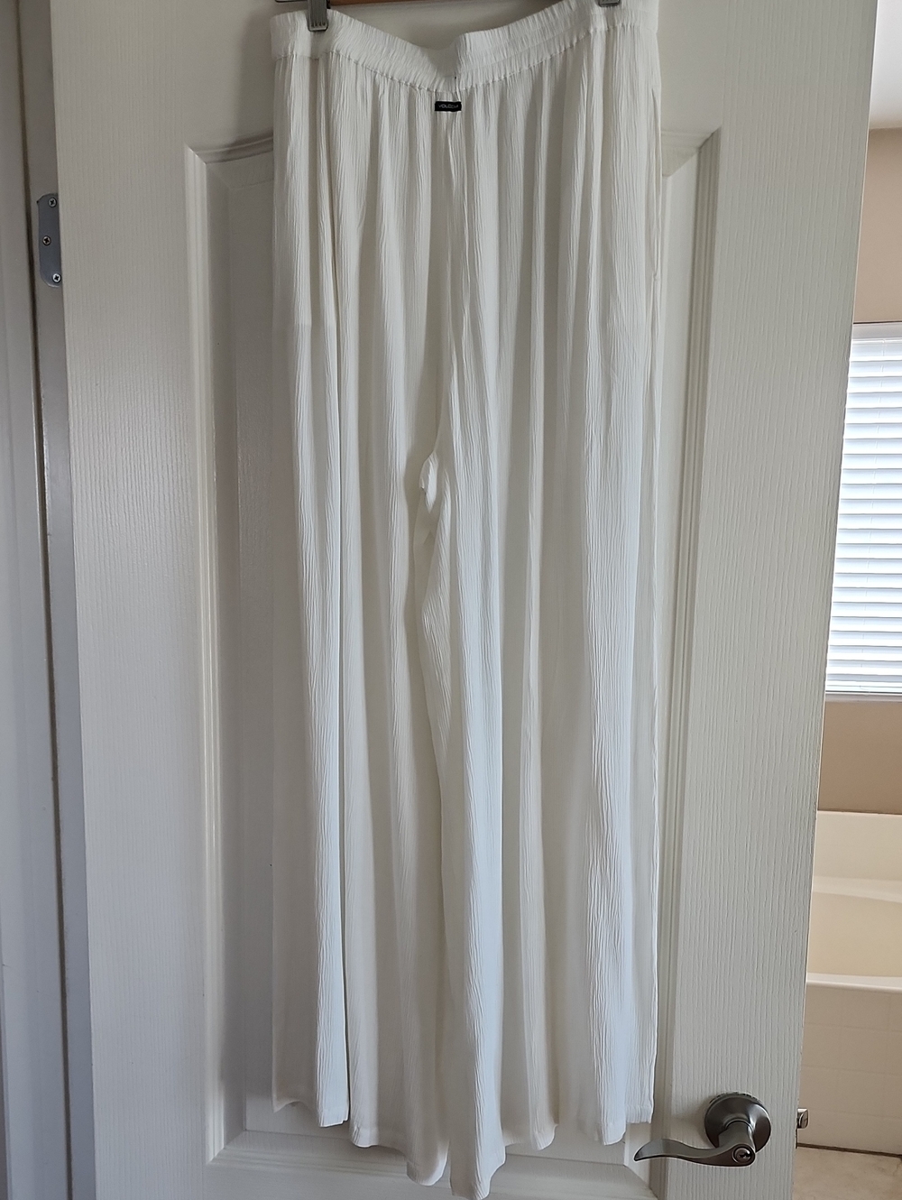 Volcom White Pleated Wide-Leg Pants